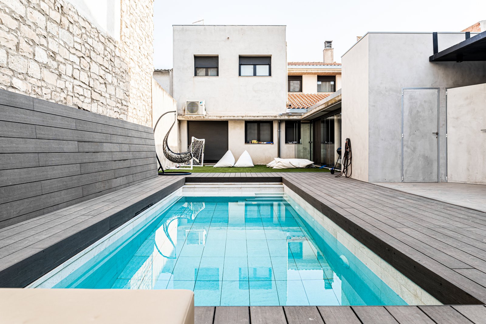 Piscina particular con cubierta plegable