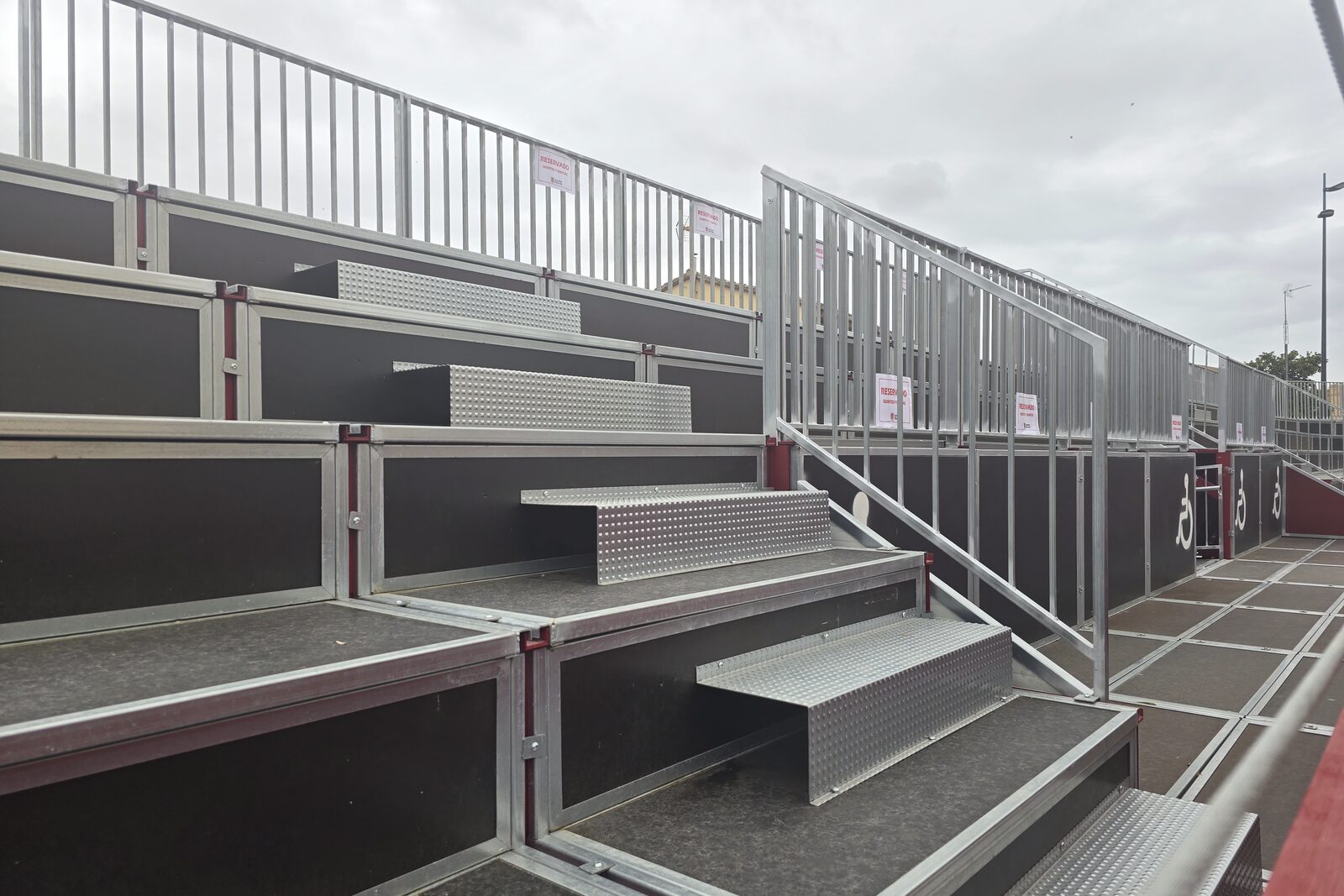 Graderío modular para plaza de toros de Allo (Navarra) · sistema i·Tauro de igaulyss
